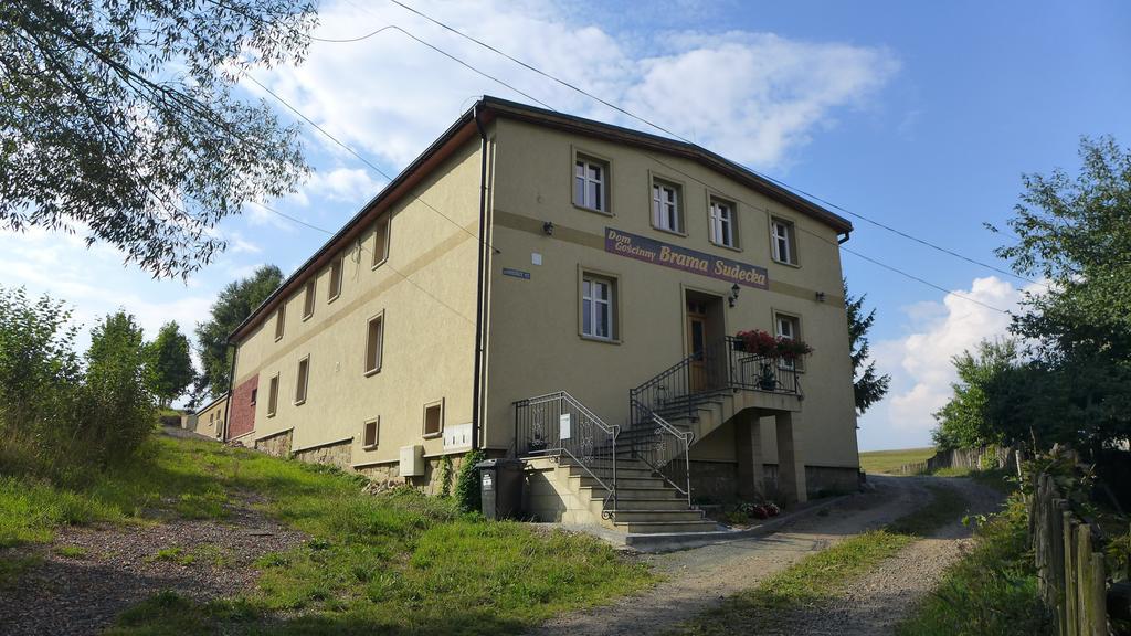 Dom Goscinny Brama Sudecka Lubawka Esterno foto